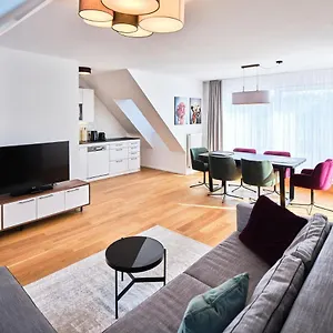 Myfavorit - Spacious Next To Puplic Transport U1 Direct Connection To Citycenter דירה