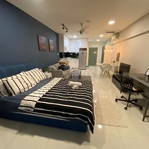 https://blackstone-summer-klcc-apartment.kualalumpurs-hotels.com