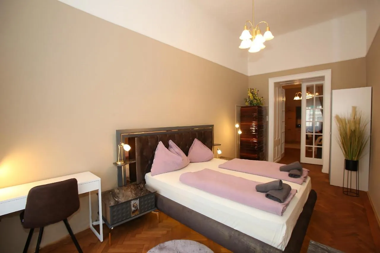 Apartments Vienna Opera 0*,
