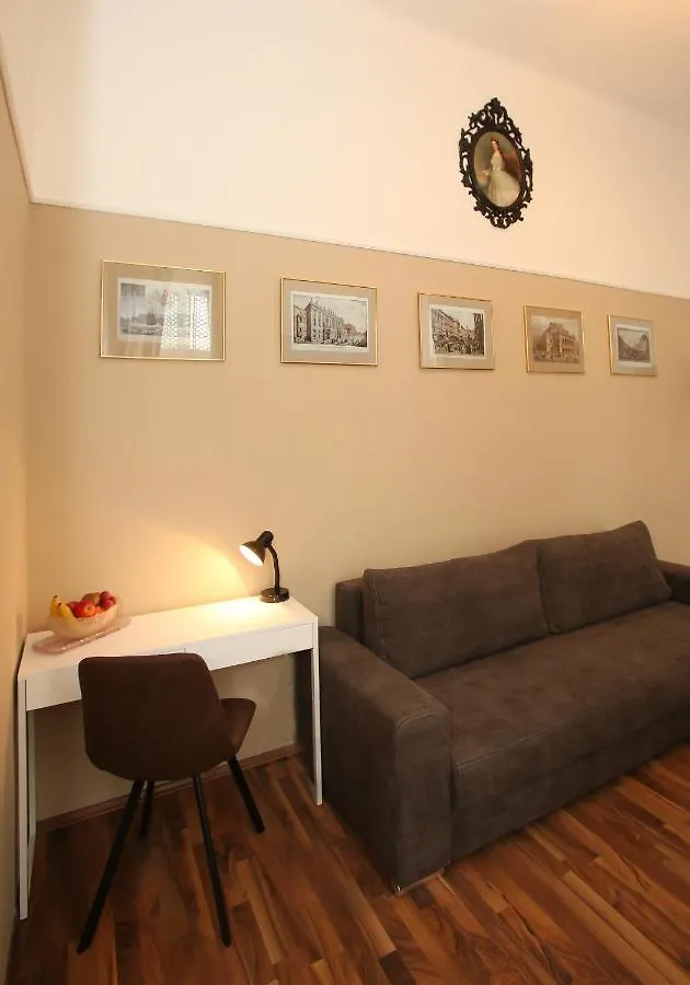Apartments Vienna Opera 0*,