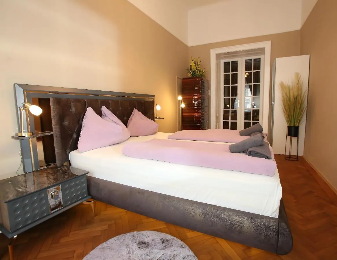Apartments Vienna Opera 0*,