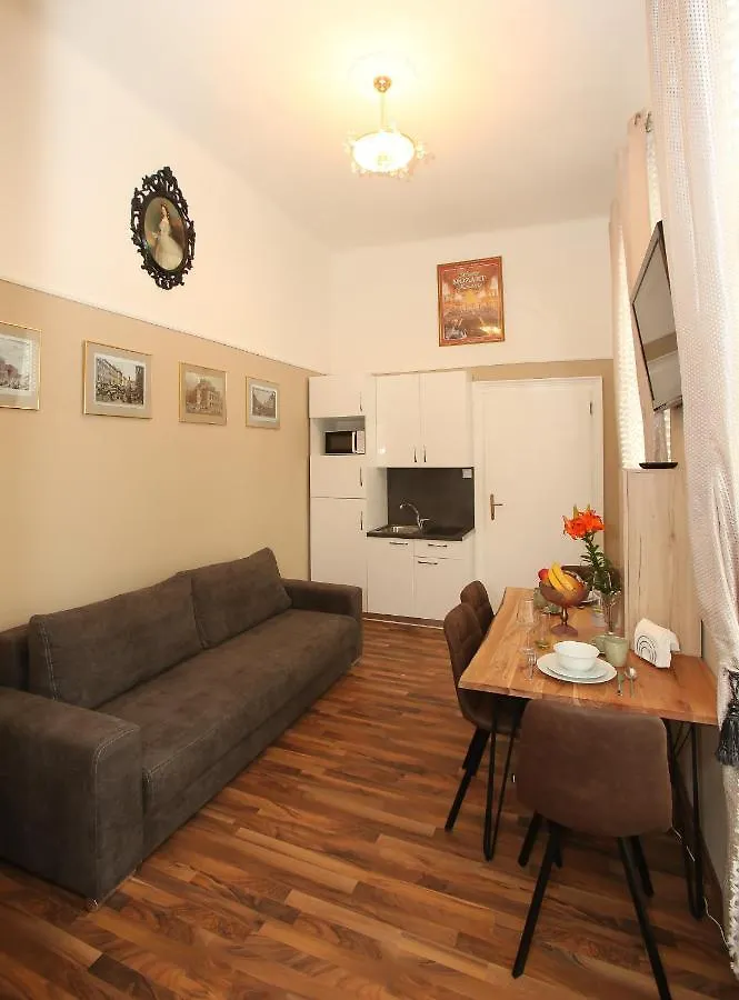 Apartments Vienna Opera 0*,