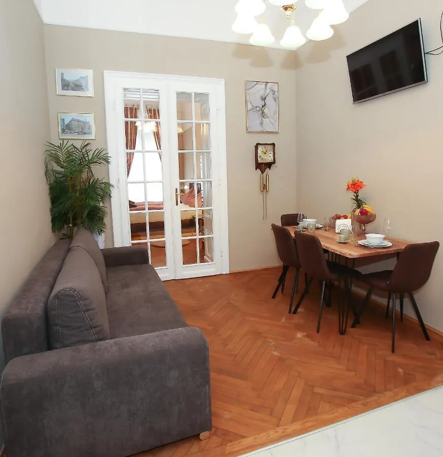 Apartments Vienna Opera 0*,  Austria